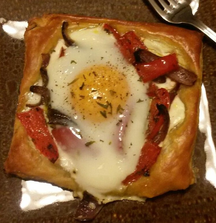 Roasted Red Pepper Baked Egg Galette